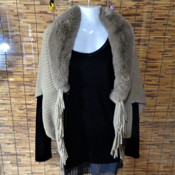 Fur Collar Shawl Sweater NWOT - Picture 6 of 6